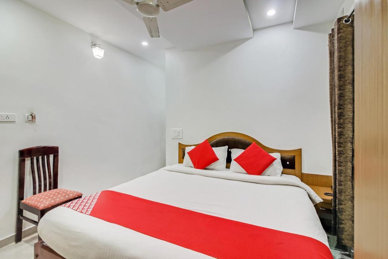 Oyo 28303 Yesh Comforts Hotel Madikeri Eksteriør billede