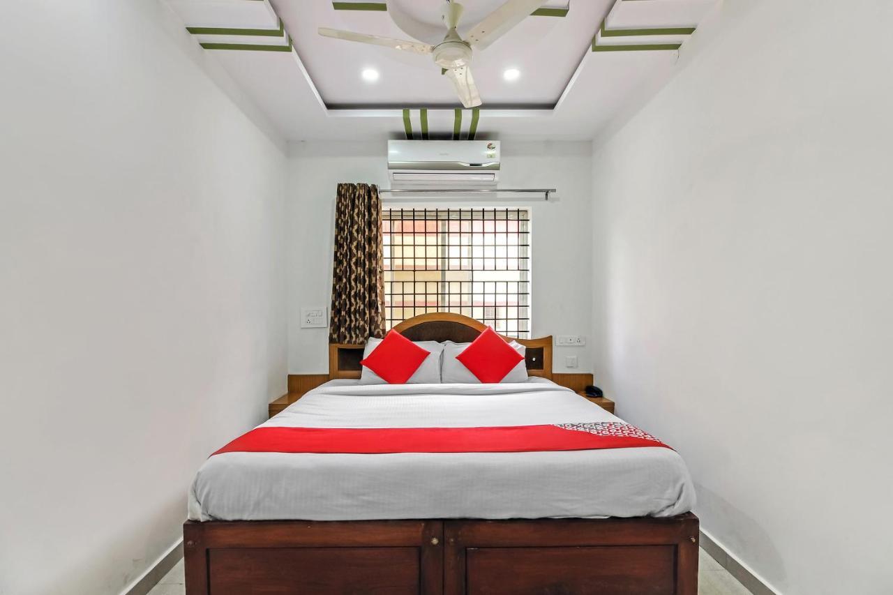 Oyo 28303 Yesh Comforts Hotel Madikeri Eksteriør billede