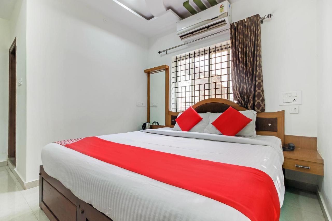 Oyo 28303 Yesh Comforts Hotel Madikeri Eksteriør billede